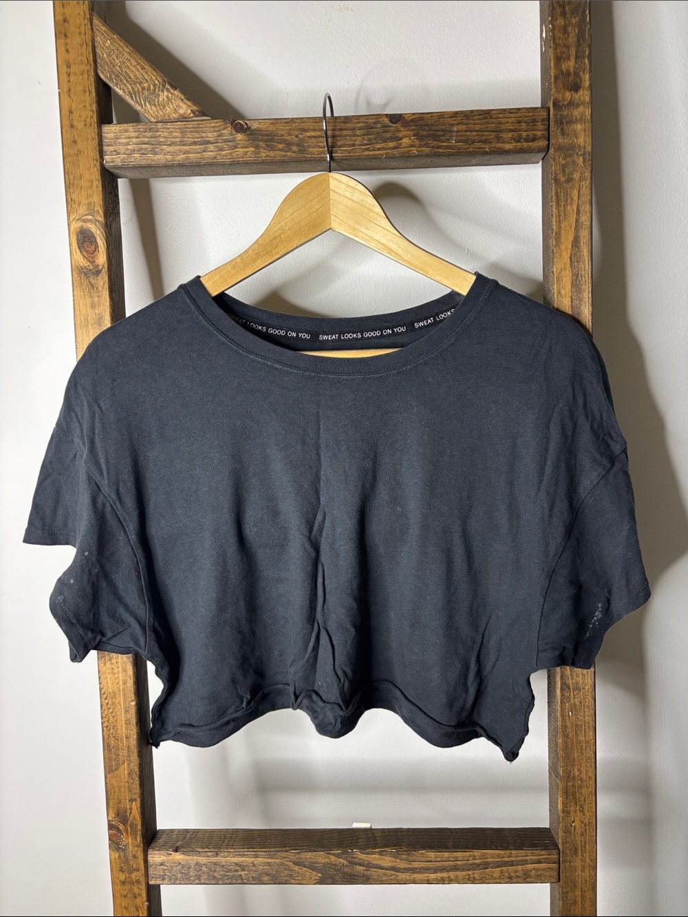 Offline by aerie Black Cropped Tee Short Sleeve Crew Size XS